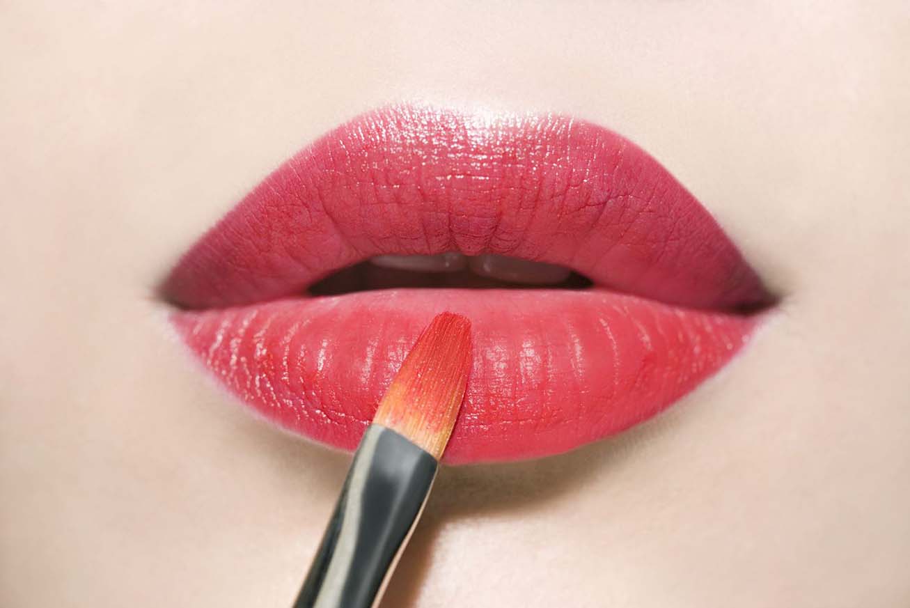 Master the Art of Perfect Lips: Prevent Lipstick from Smearing