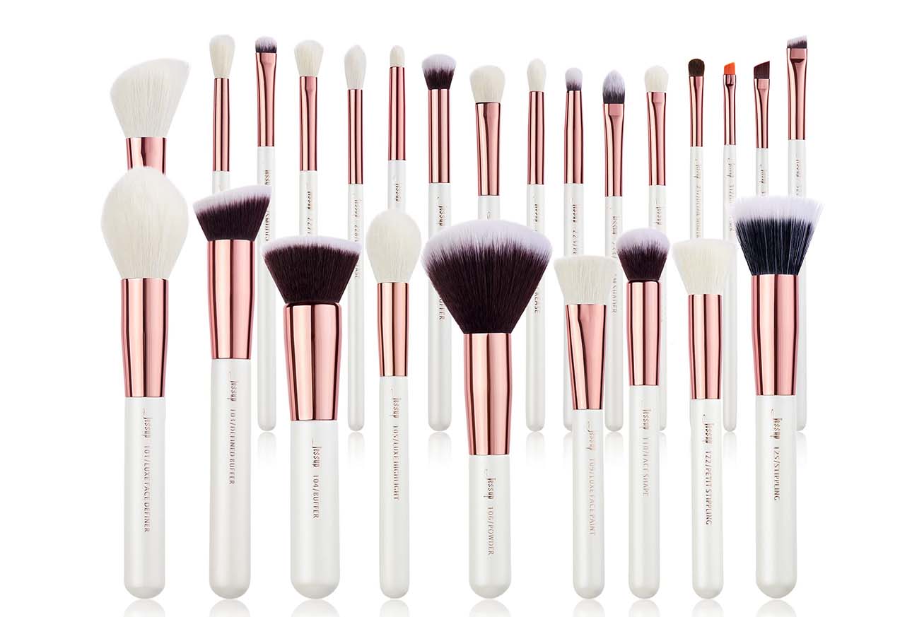 Decoding the Beauty Mystery: Expert Insights on When to Refresh Your Makeup Brush Arsenal